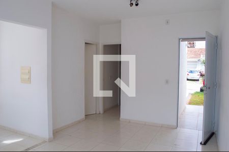 Sala de casa de condomínio para alugar com 2 quartos, 60m² em Wanel Ville, Sorocaba