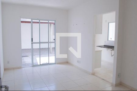 Sala de casa de condomínio para alugar com 2 quartos, 60m² em Wanel Ville, Sorocaba