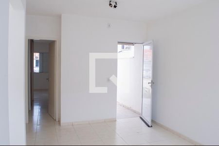 Sala de casa de condomínio para alugar com 2 quartos, 60m² em Wanel Ville, Sorocaba