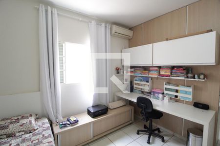 Quarto 2 de casa para alugar com 3 quartos, 180m² em Granada, Uberlândia