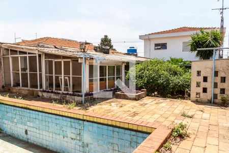 Casa para alugar com 300m², 3 quartos e 4 vagasQuintal fundos-Piscina desativada