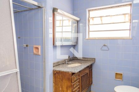 Casa para alugar com 300m², 3 quartos e 4 vagasPiso superior- Banheiro Social