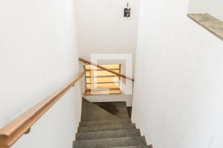 Casa para alugar com 300m², 3 quartos e 4 vagasEscadarias acesso piso superior