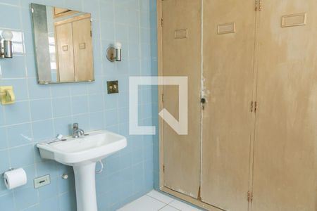 Casa para alugar com 300m², 3 quartos e 4 vagasPiso superior- Banheiro Suíte