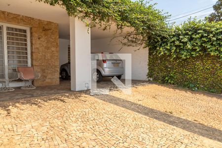 Casa para alugar com 300m², 3 quartos e 4 vagasGaragem e frente da casa
