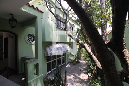 Casa à venda com 309m², 3 quartos e 5 vagasQuintal lateral