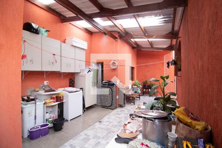 Casa à venda com 100m², 4 quartos e 2 vagas Casa à venda com 100m², 4 quartos e 2 vagasQuintal com Churrasqueira