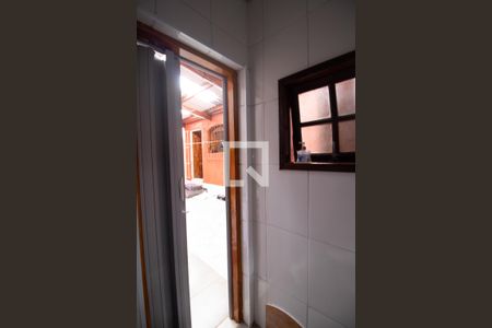 Casa à venda com 100m², 4 quartos e 2 vagas Casa à venda com 100m², 4 quartos e 2 vagasBanheiro 2