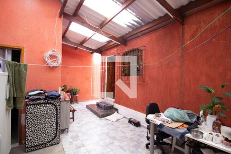 Casa à venda com 100m², 4 quartos e 2 vagas Casa à venda com 100m², 4 quartos e 2 vagasQuintal com Churrasqueira