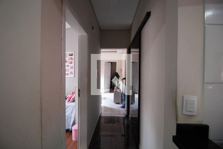 Casa à venda com 100m², 4 quartos e 2 vagas Casa à venda com 100m², 4 quartos e 2 vagasCorredor