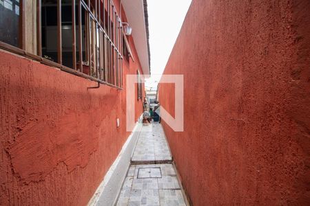 Casa à venda com 100m², 4 quartos e 2 vagas Casa à venda com 100m², 4 quartos e 2 vagasCorredor