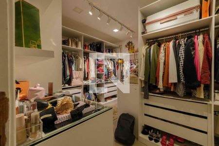 Casa de condomínio à venda com 600m², 4 quartos e 3 vagasCloset da Suíte 4