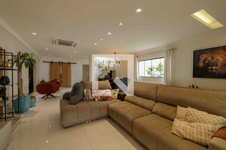 Casa de condomínio à venda com 600m², 4 quartos e 3 vagasSala