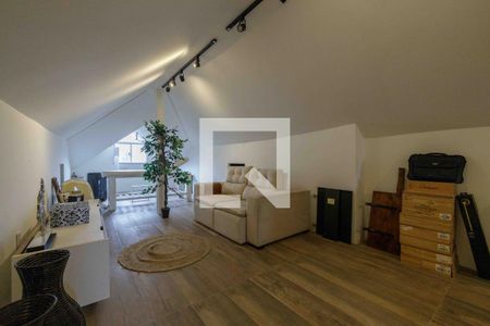 Casa de condomínio à venda com 600m², 4 quartos e 3 vagasSótão