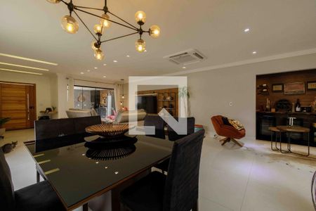 Casa de condomínio à venda com 600m², 4 quartos e 3 vagasSala