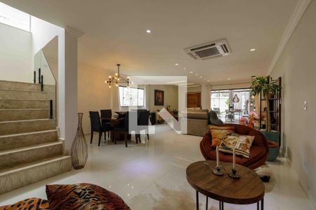 Casa de condomínio à venda com 600m², 4 quartos e 3 vagasSala