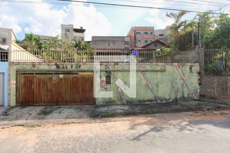 Casa à venda com 152m², 2 quartos e 1 vagaFachada