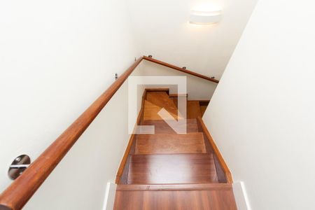 Apartamento à venda com 70m², 2 quartos e 2 vagasEscada