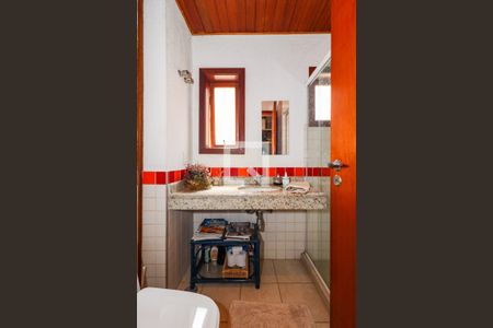 Casa à venda com 324m², 4 quartos e 4 vagas Casa à venda com 324m², 4 quartos e 4 vagasBanheiro da Suíte 2