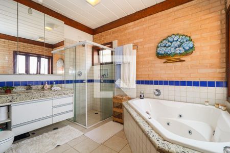 Casa à venda com 324m², 4 quartos e 4 vagas Casa à venda com 324m², 4 quartos e 4 vagasBanheiro da Suíte 1