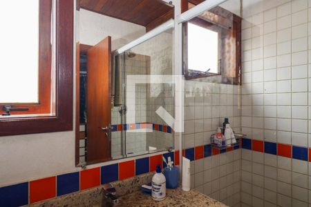 Casa à venda com 324m², 4 quartos e 4 vagas Casa à venda com 324m², 4 quartos e 4 vagasBanheiro da Suíte Americana 2