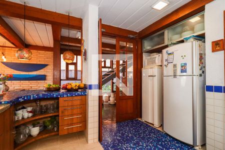 Casa à venda com 324m², 4 quartos e 4 vagas Casa à venda com 324m², 4 quartos e 4 vagasCozinha