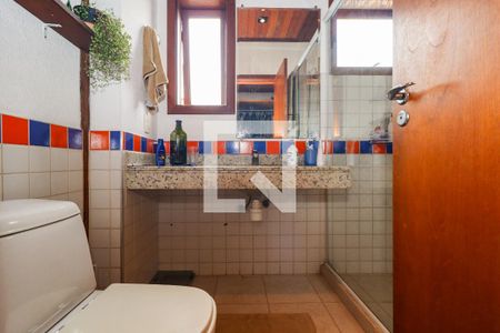 Casa à venda com 324m², 4 quartos e 4 vagas Casa à venda com 324m², 4 quartos e 4 vagasBanheiro da Suíte Americana 2