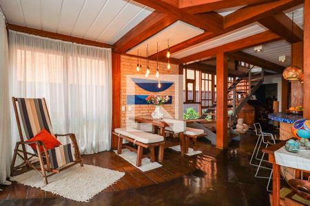 Sala de casa à venda com 4 quartos, 324m² em Jardim Leonor, São Paulo