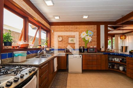 Casa à venda com 324m², 4 quartos e 4 vagas Casa à venda com 324m², 4 quartos e 4 vagasCozinha