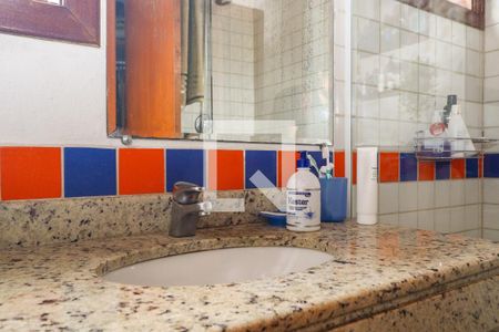 Casa à venda com 324m², 4 quartos e 4 vagas Casa à venda com 324m², 4 quartos e 4 vagasBanheiro da Suíte Americana 2