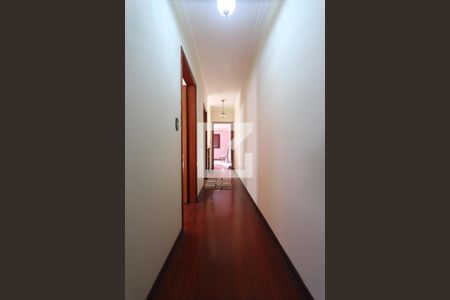 Casa à venda com 170m², 3 quartos e 2 vagasCorredor