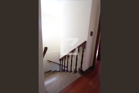 Casa à venda com 170m², 3 quartos e 2 vagasCorredor - escada