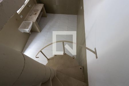 Casa para alugar com 45m², 1 quarto e 1 vaga Casa para alugar com 45m², 1 quarto e 1 vagaEscada