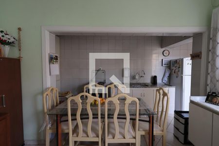 Casa à venda com 280m², 3 quartos e 3 vagasCozinha 