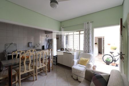 Casa à venda com 280m², 3 quartos e 3 vagasCozinha 