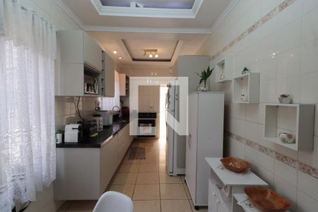 Casa à venda com 280m², 3 quartos e 3 vagasCozinha 