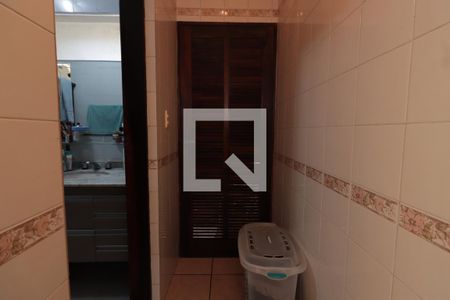 Casa à venda com 280m², 3 quartos e 3 vagasBanheiro