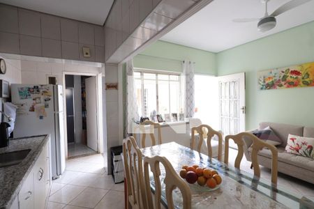 Casa à venda com 280m², 3 quartos e 3 vagasCozinha 