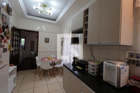 Casa à venda com 280m², 3 quartos e 3 vagasCozinha 