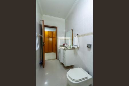 Casa à venda com 332m², 3 quartos e 4 vagasBanheiro da Suíte 1