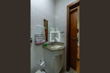 Casa à venda com 332m², 3 quartos e 4 vagasBanheiro da Suíte 2