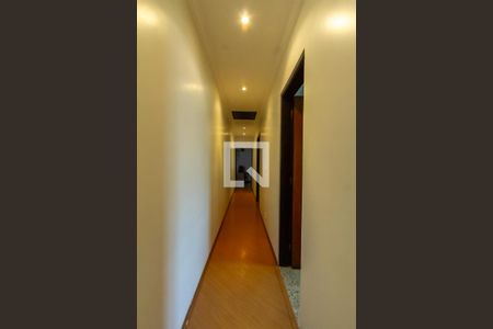 Casa à venda com 332m², 3 quartos e 4 vagasCorredor