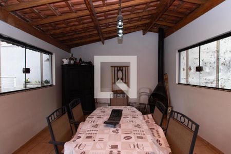 Casa à venda com 330m², 4 quartos e 3 vagas Casa à venda com 330m², 4 quartos e 3 vagasSala Cobertura