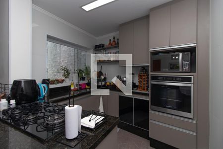 Casa à venda com 330m², 4 quartos e 3 vagas Casa à venda com 330m², 4 quartos e 3 vagasCozinha