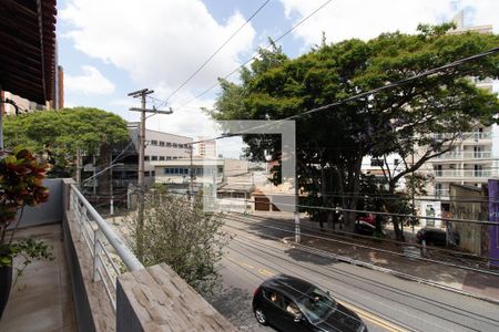 Casa à venda com 330m², 4 quartos e 3 vagas Casa à venda com 330m², 4 quartos e 3 vagasVaranda