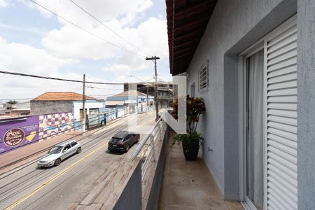 Casa à venda com 330m², 4 quartos e 3 vagas Casa à venda com 330m², 4 quartos e 3 vagasVaranda