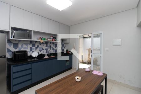 Casa à venda com 330m², 4 quartos e 3 vagas Casa à venda com 330m², 4 quartos e 3 vagasCozinha Cobertura