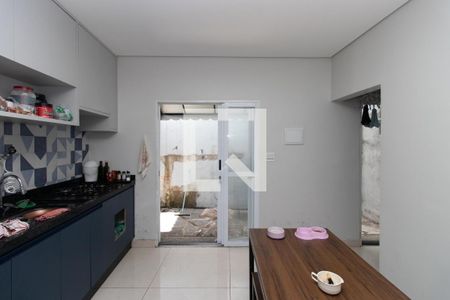 Casa à venda com 330m², 4 quartos e 3 vagas Casa à venda com 330m², 4 quartos e 3 vagasCozinha Cobertura