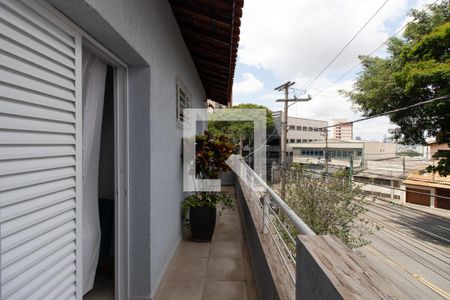 Casa à venda com 330m², 4 quartos e 3 vagas Casa à venda com 330m², 4 quartos e 3 vagasVaranda