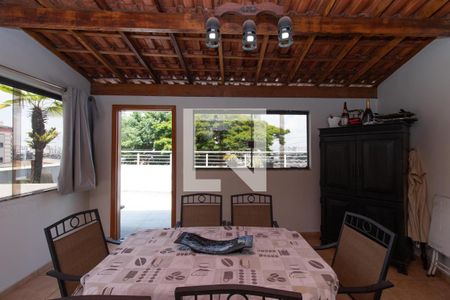 Casa à venda com 330m², 4 quartos e 3 vagas Casa à venda com 330m², 4 quartos e 3 vagasSala Cobertura